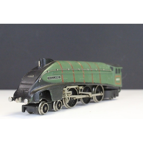 125 - Six Hornby Dublo locomotives to include 2 x Cardiff Castle, Mallard, Bristol Castle, Golden Fleece &... 