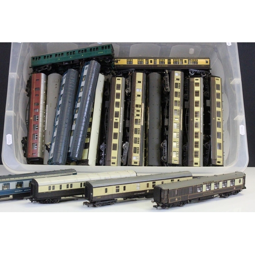 126 - 33 OO gauge items of rolling stock, all various coaches, includes Hornby, Triang, Exley, kit built e... 