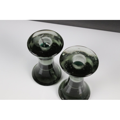 85 - Collection of Holmegaard Danish glassware to include a pair of 18501 smoky grey candlesticks (10.5cm... 