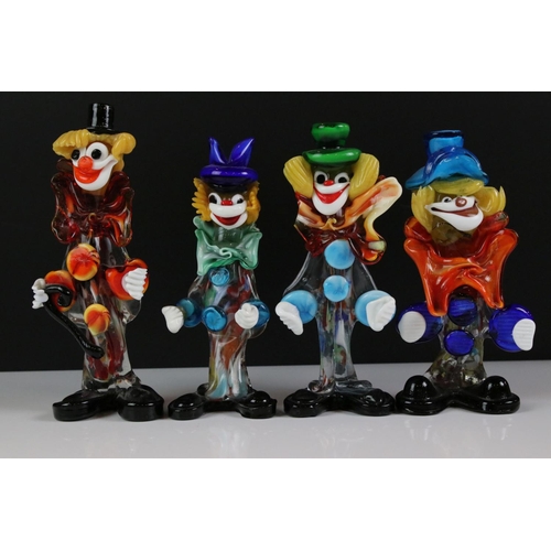 95 - 17 Murano glass clown figures, featuring clown with ukulele, basket-form and dish-form examples (tal... 