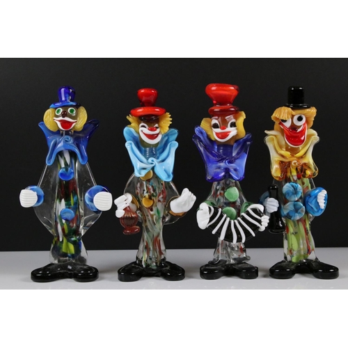 95 - 17 Murano glass clown figures, featuring clown with ukulele, basket-form and dish-form examples (tal... 