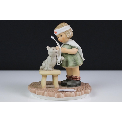 101 - 16 Goebel Hummel ceramic figures to include BH 25 Tender Loving Care, 377 Bashful, 220 We Congratula... 