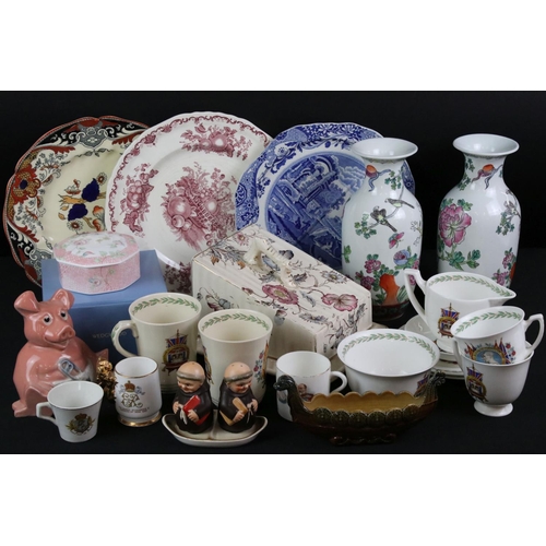 124 - Collection of mixed ceramics to include a pair of 20th century Famille Rose baluster vases (23cm hig... 