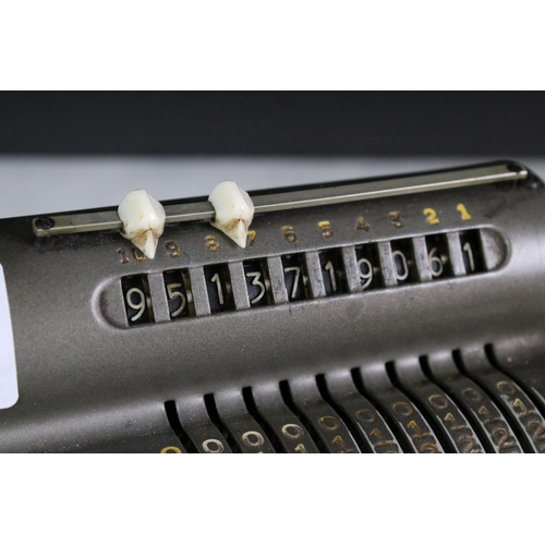 192 - A vintage Muldivo mechanical calculator with turned side handle