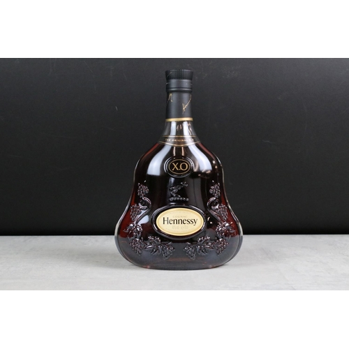 390 - Hennessy & Co X.O. Extra old Cognac, sealed bottle in collectors box.