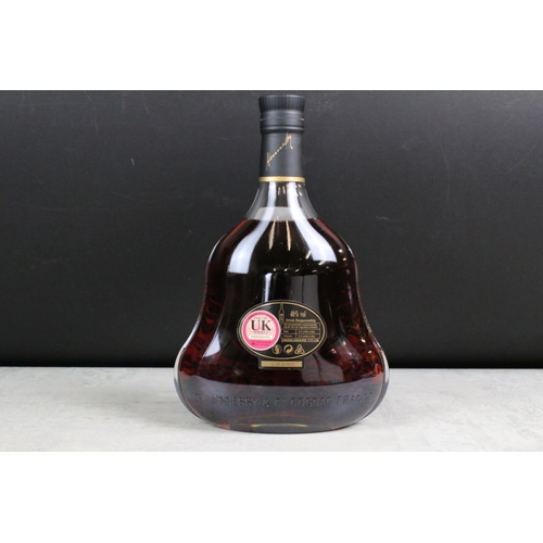 390 - Hennessy & Co X.O. Extra old Cognac, sealed bottle in collectors box.