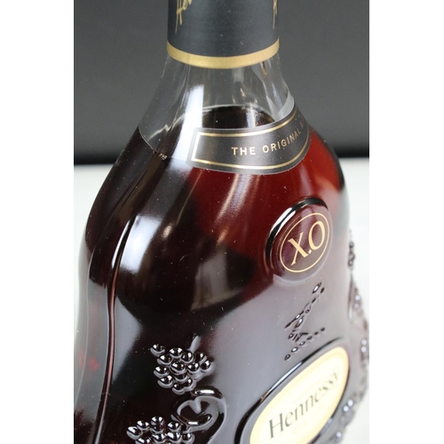 390 - Hennessy & Co X.O. Extra old Cognac, sealed bottle in collectors box.