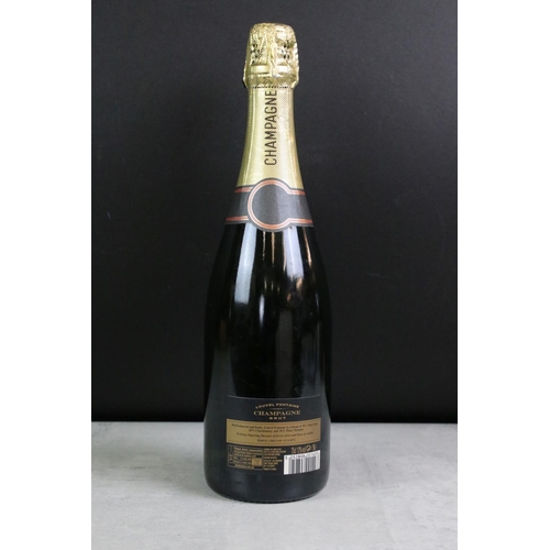 400 - A collection of four bottles of Champagne to include Moet & Chandon, Louis Daumont, Louvel Fontaine ... 