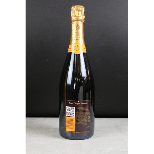 400 - A collection of four bottles of Champagne to include Moet & Chandon, Louis Daumont, Louvel Fontaine ... 