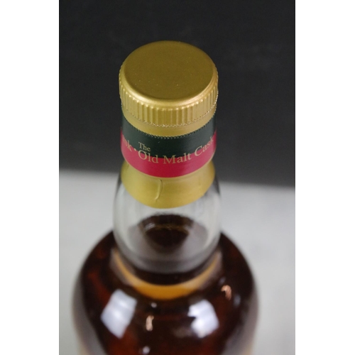 402 - A bottle of Caol Ila old malt cask whisky, bottle aged 25 years, from 1979 to 2004.