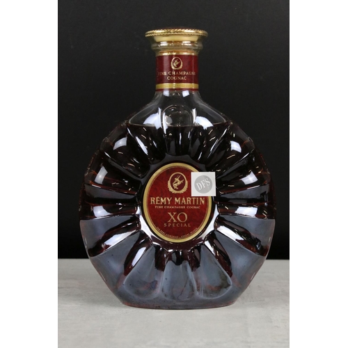 407 - A bottle of Remy Martin fine champagne cognac XO Special, sealed bottle in box.