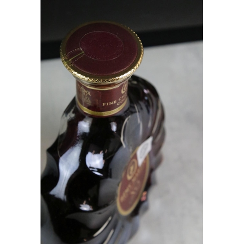 407 - A bottle of Remy Martin fine champagne cognac XO Special, sealed bottle in box.