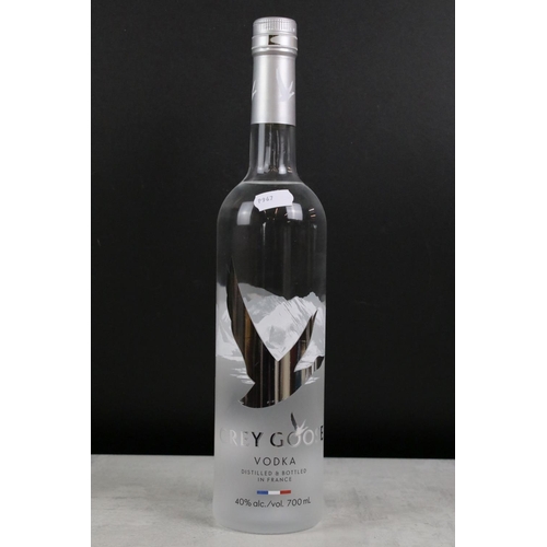 409 - A collection of bottled vodka to include Iordanov, Absolute and Belvedere examples.