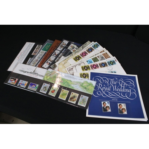 418 - A collection of British, Commonwealth and world stamps contained within albums together with loose e... 