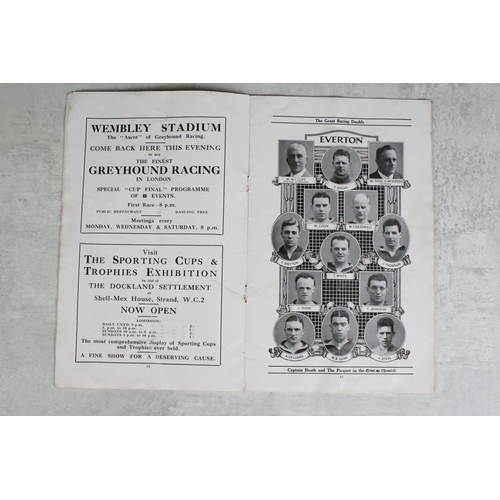 436 - Football Autographs - Manchester City, a 1933 FA Cup Final programme v Everton signed on the team pa... 