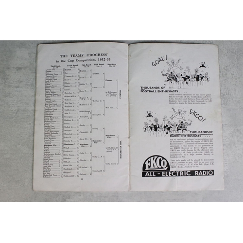 436 - Football Autographs - Manchester City, a 1933 FA Cup Final programme v Everton signed on the team pa... 