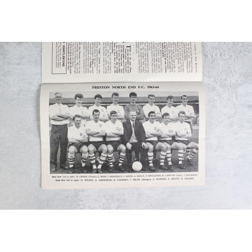 438 - Football Autographs - West  Ham Utd v Preston NE FA Cup Final programme 1964, fully signed by both t... 