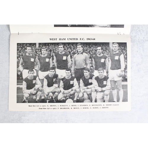 438 - Football Autographs - West  Ham Utd v Preston NE FA Cup Final programme 1964, fully signed by both t... 