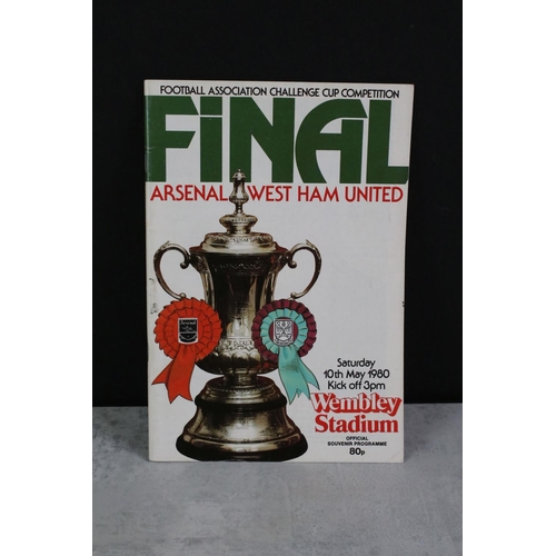 440 - Football Autographs - West Ham Utd, a 1980 FA Cup Final programme v Arsenal, signed to team page by ... 