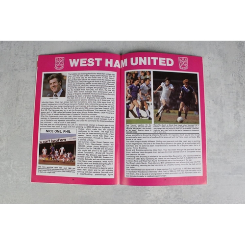 440 - Football Autographs - West Ham Utd, a 1980 FA Cup Final programme v Arsenal, signed to team page by ... 