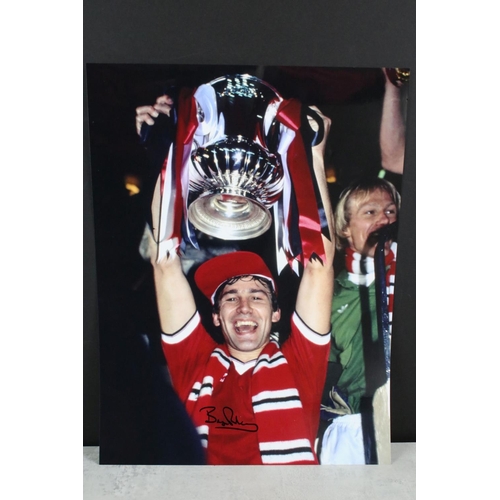 441 - Football Autographs - Manchester Utd & Southampton, a 1976 FA Cup Final programme, ticket, photos si... 