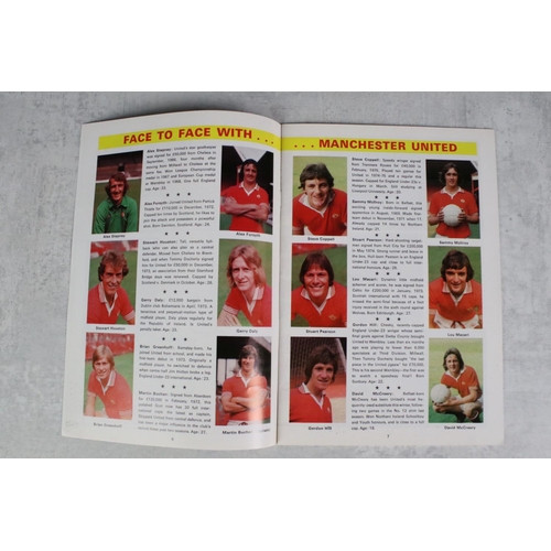 441 - Football Autographs - Manchester Utd & Southampton, a 1976 FA Cup Final programme, ticket, photos si... 