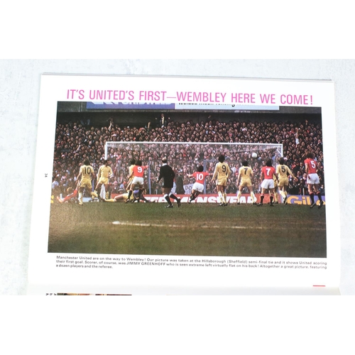 441 - Football Autographs - Manchester Utd & Southampton, a 1976 FA Cup Final programme, ticket, photos si... 