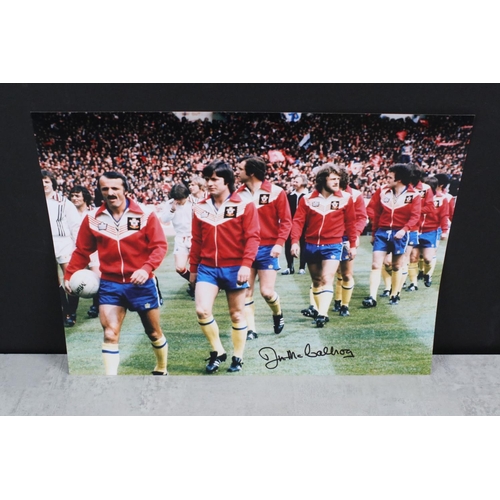 441 - Football Autographs - Manchester Utd & Southampton, a 1976 FA Cup Final programme, ticket, photos si... 