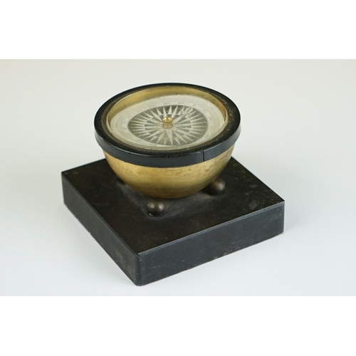 214 - An early 20th century desktop compass.