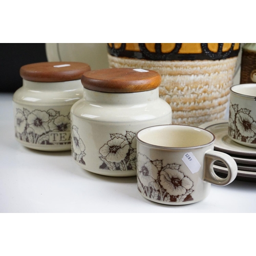 27 - Hornsea ' Heirloom ' pattern ceramics comprising a part coffee set (coffee pot & cover, 7 coffee cup... 