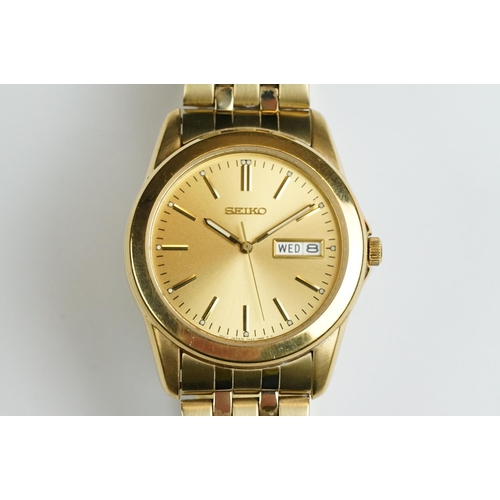 237 - A gents Seiko wristwatch with day & date function and original bracelet strap.