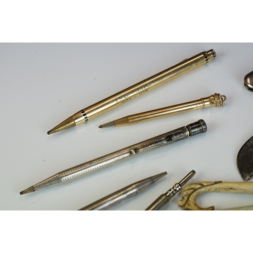 269 - A small group of mixed collectables to include sterling silver pencil, ever sharp gold filled pencil... 