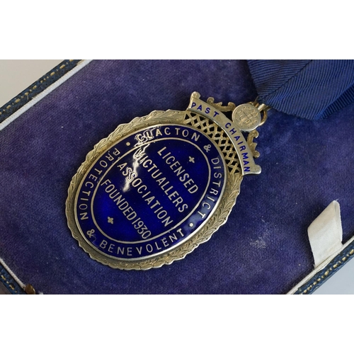 273 - A fully hallmarked sterling silver and enamel medal from the licensed victuallers association.