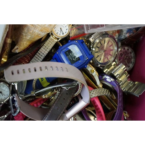 284 - A large collection of ladies and gents wristwatches to include Timex, Lorus, Citizen...etc.