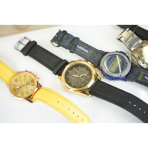 284 - A large collection of ladies and gents wristwatches to include Timex, Lorus, Citizen...etc.