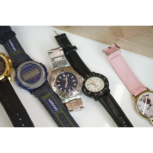 284 - A large collection of ladies and gents wristwatches to include Timex, Lorus, Citizen...etc.