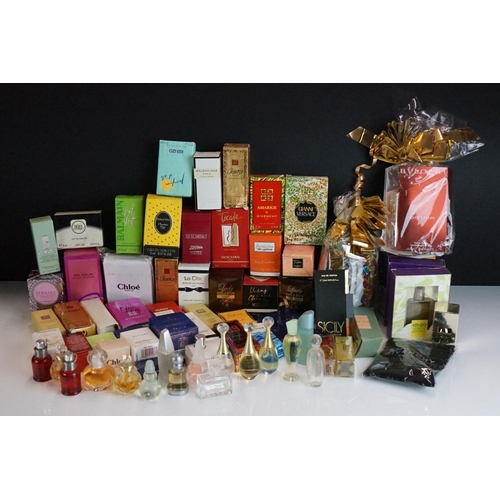 304 - A collection of perfume and make up factory sample packs to include Givenchy, Dolce & Gabbana, Rocha... 