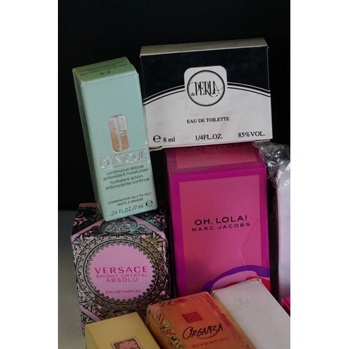 304 - A collection of perfume and make up factory sample packs to include Givenchy, Dolce & Gabbana, Rocha... 