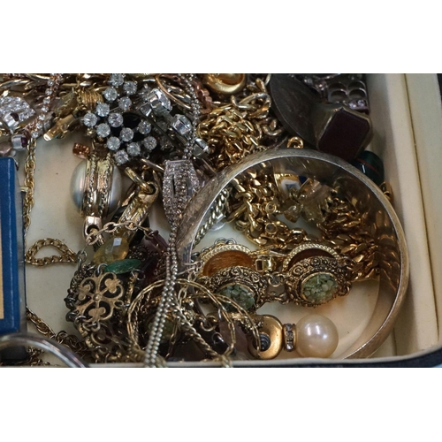 329 - Jewellery box & contents, to include large silver cuff bangle, rings, earrings, brooches etc