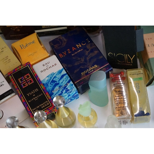 304 - A collection of perfume and make up factory sample packs to include Givenchy, Dolce & Gabbana, Rocha... 