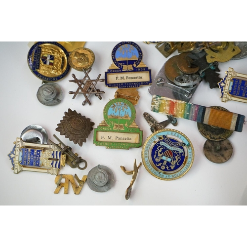 294 - A box of mixed collectables to include pocket lighters, die cast vehicles, badges and coins to inclu... 