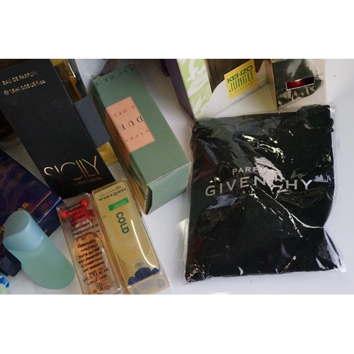 304 - A collection of perfume and make up factory sample packs to include Givenchy, Dolce & Gabbana, Rocha... 