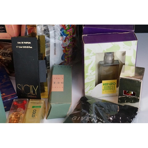 304 - A collection of perfume and make up factory sample packs to include Givenchy, Dolce & Gabbana, Rocha... 