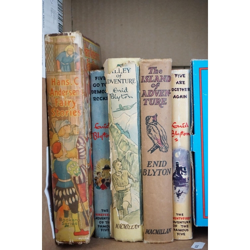 298 - A box of mixed collectables to include vintage Enid Blyton books, Victory jigsaw puzzle, novelty nut... 