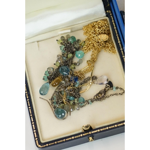 299 - A small mixed collection of vintage and contemporary costume jewellery to include some silver exampl... 