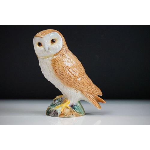 48 - Two Beswick porcelain Owl figures, the largest with impressed Beswick mark to base (no. 1046, 19cm h... 