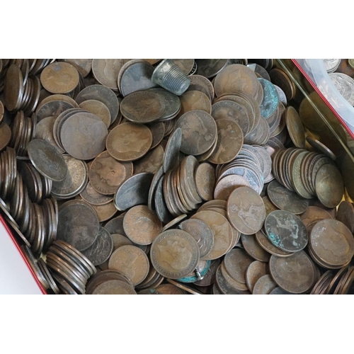 324 - Box of mixed coinage, copper, silver etc, weight over 7kg