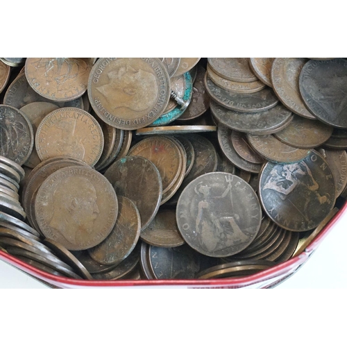 324 - Box of mixed coinage, copper, silver etc, weight over 7kg