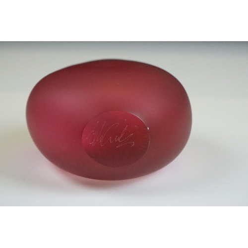 68 - Bob Crooks - Beehive frosted glass scent bottle in ruby red, of faceted form, with clear glass stopp... 