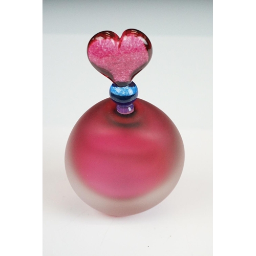 68 - Bob Crooks - Beehive frosted glass scent bottle in ruby red, of faceted form, with clear glass stopp... 